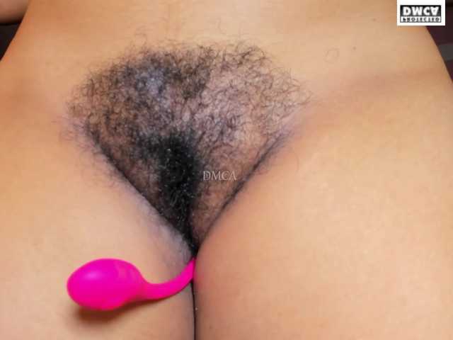 LoveQuinn live cam on BongaCams