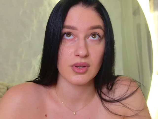 le modèle Moniqque est en webcam porno dans un show sur le site bongacams, il possède les tags suivants: White/Caucasian,Brunette,Shaved