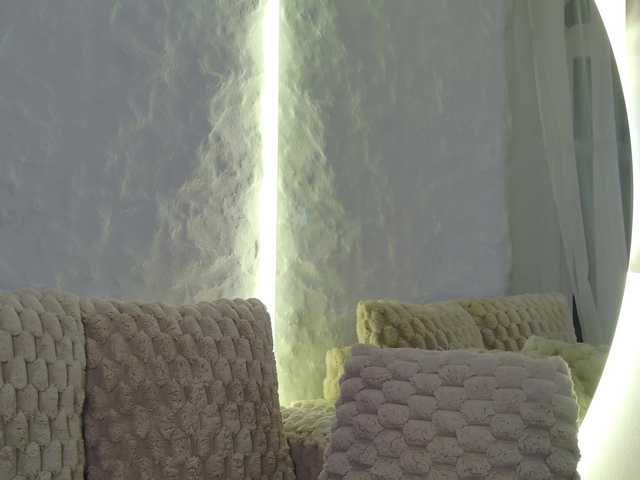 Moniqque live webcam show
