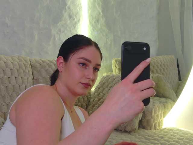Moniqque live webcam show