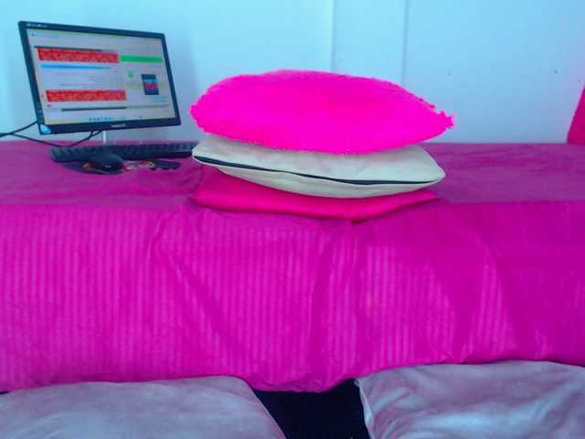 milytylor live cam on BongaCams