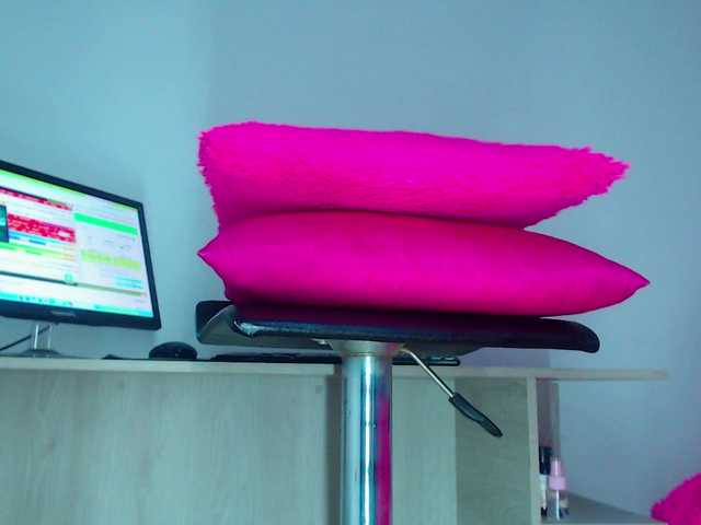 milytylor live cam on BongaCams