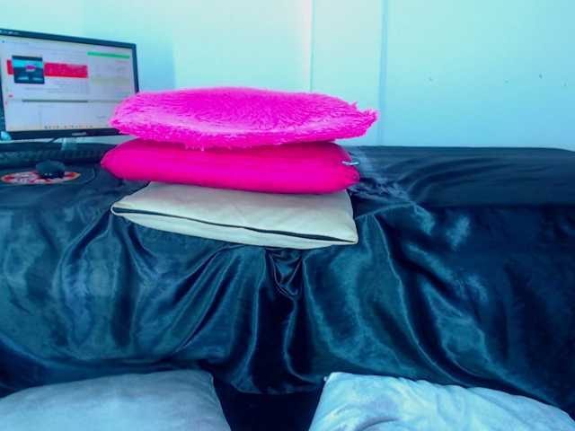 milytylor live cam on BongaCams