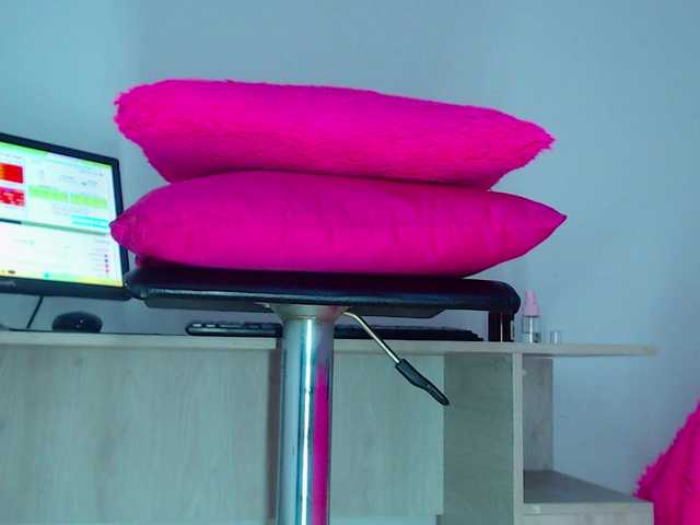 milytylor live cam on BongaCams
