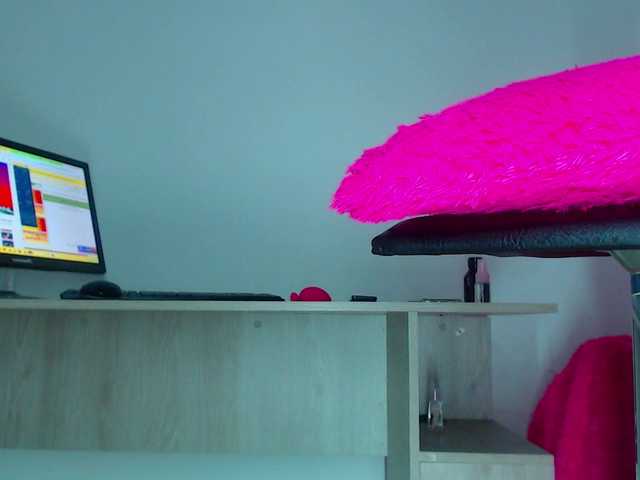 milytylor live cam on BongaCams