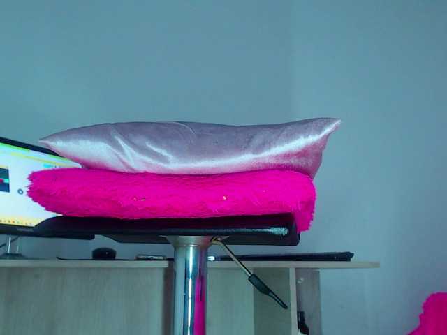 milytylor live cam on BongaCams