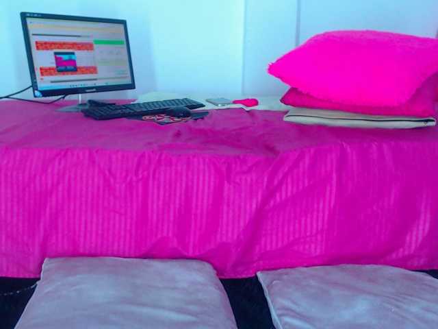 milytylor live cam on BongaCams