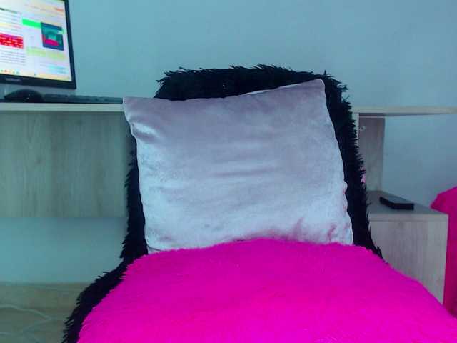 milytylor live cam on BongaCams