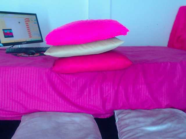 milytylor live cam on BongaCams