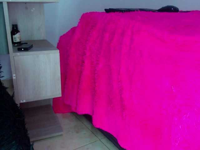 milytylor live cam on BongaCams