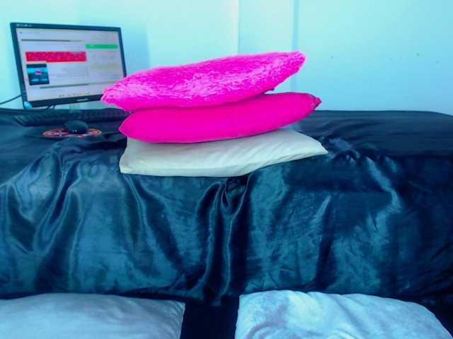 milytylor live cam on BongaCams