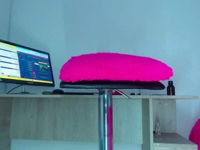 milytylor live cam on BongaCams