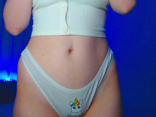 Emelicristal live cam on BongaCams