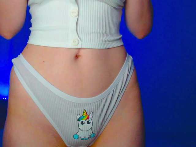 Emelicristal live cam on BongaCams