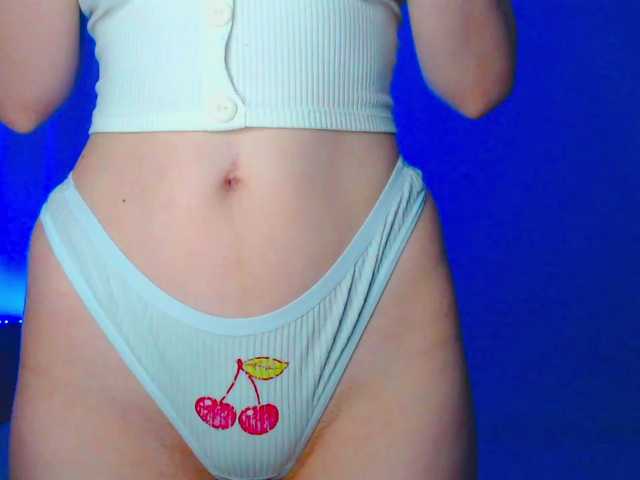Emelicristal live cam on BongaCams