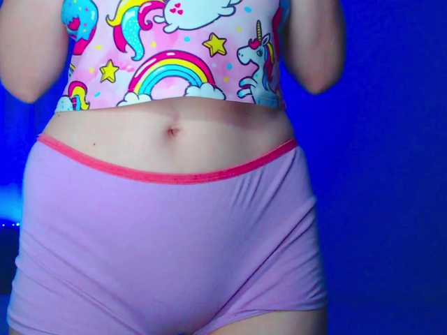 Emelicristal live cam on BongaCams