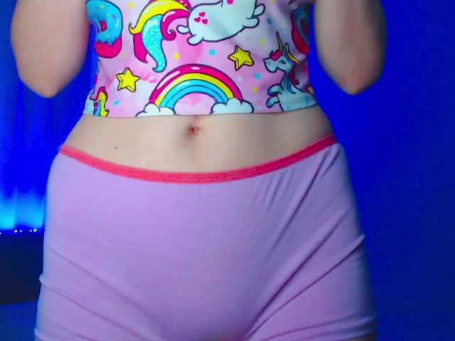 Emelicristal live cam on BongaCams