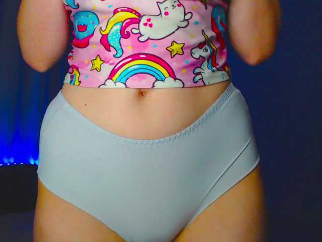 Emelicristal live cam on BongaCams