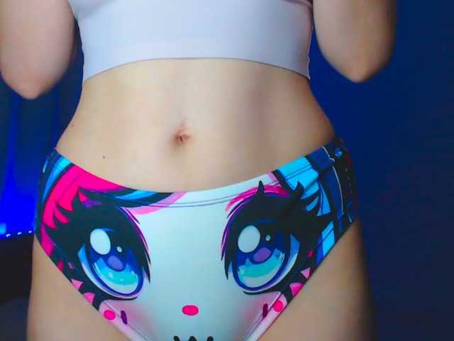 Emelicristal live cam on BongaCams
