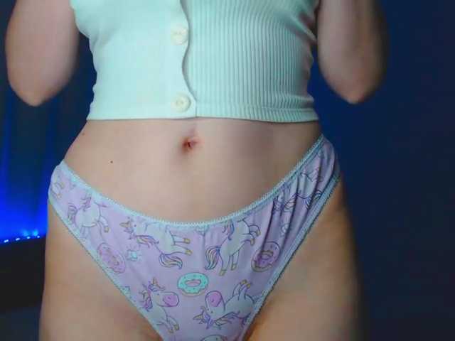 Emelicristal live cam on BongaCams