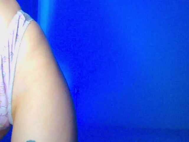 Emelicristal live webcam show