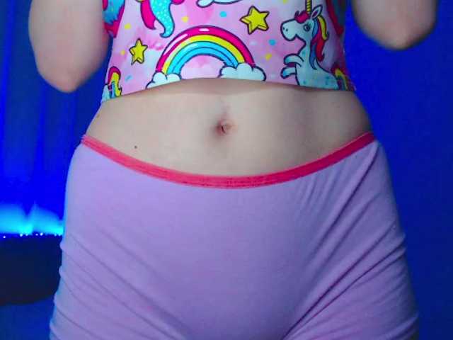 Emelicristal live cam on BongaCams