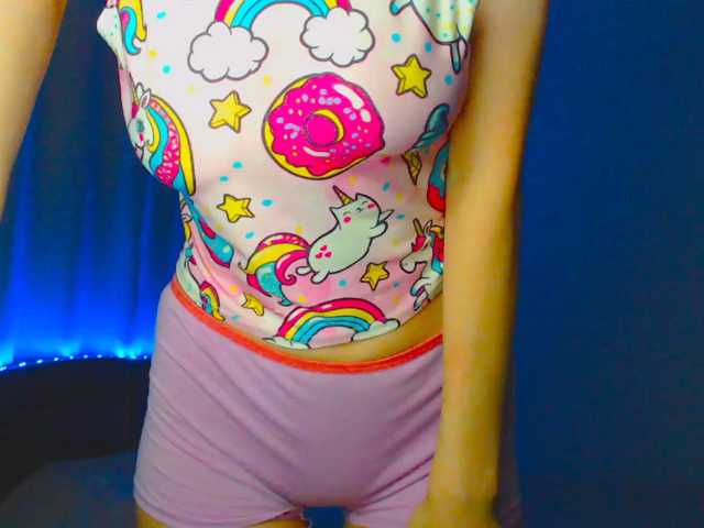 Emelicristal live cam on BongaCams