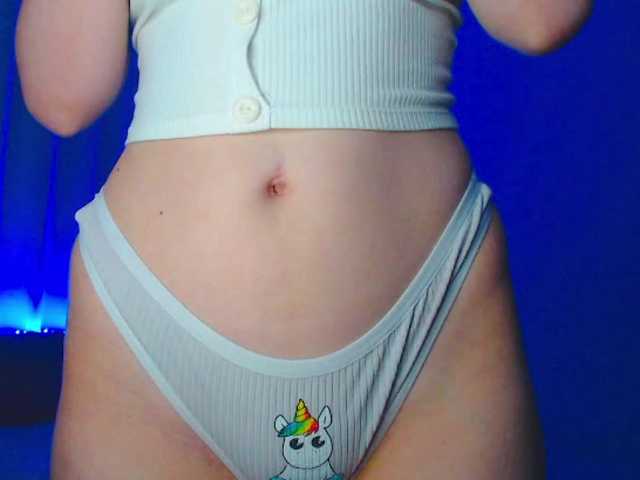 Emelicristal live cam on BongaCams