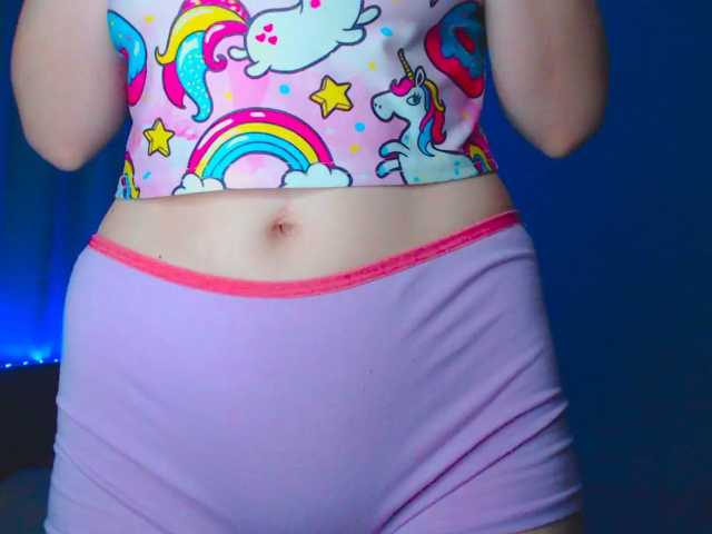 Emelicristal live cam on BongaCams