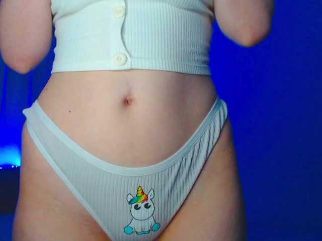 Emelicristal live cam on BongaCams