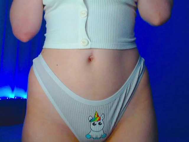 Emelicristal live cam on BongaCams