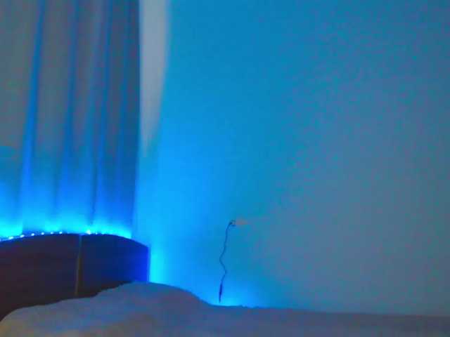 Emelicristal live cam on BongaCams