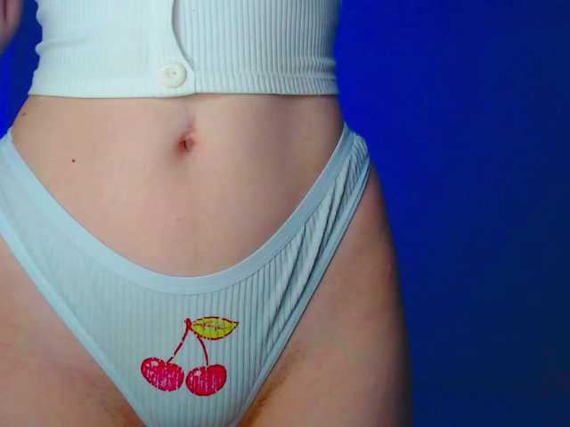 Emelicristal live cam on BongaCams