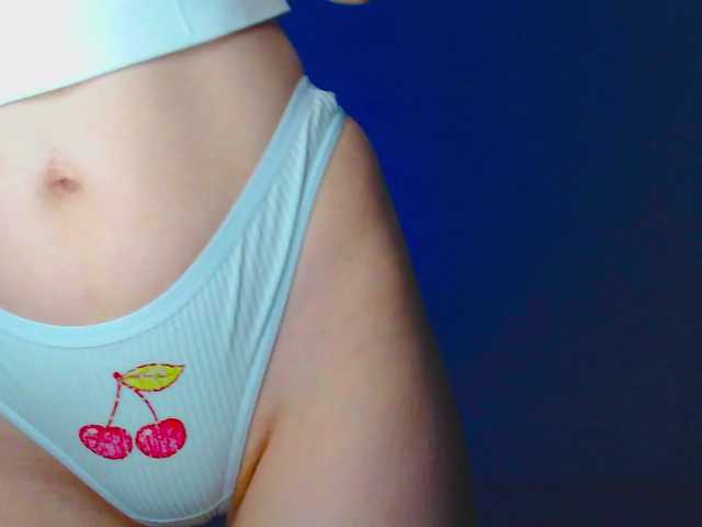 Emelicristal live cam on BongaCams