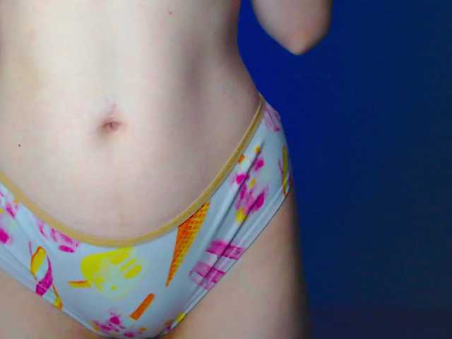Emelicristal live cam on BongaCams
