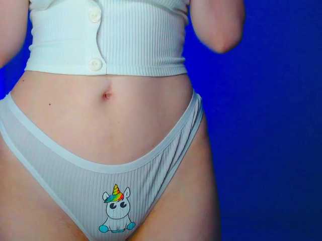 Emelicristal live cam on BongaCams