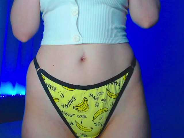 Emelicristal live cam on BongaCams