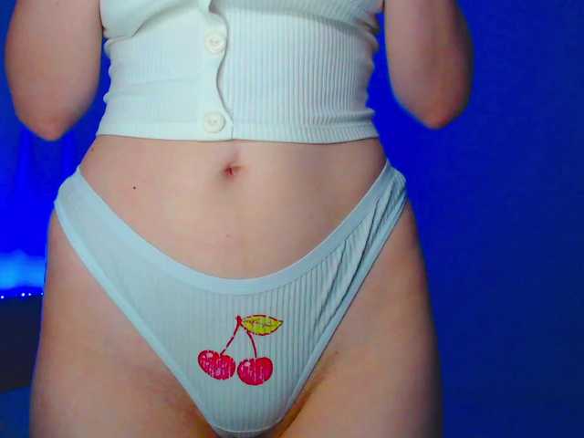 Emelicristal live cam on BongaCams