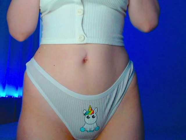 Emelicristal live cam on BongaCams