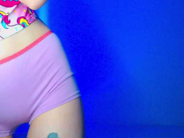 Emelicristal live cam on BongaCams