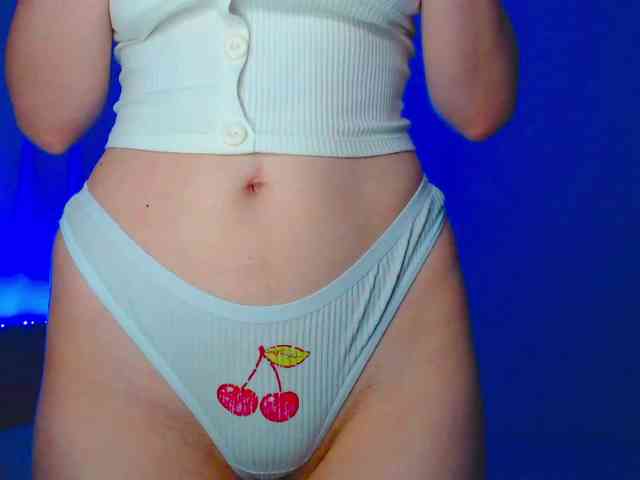 Emelicristal Live Webcam on BongaCams