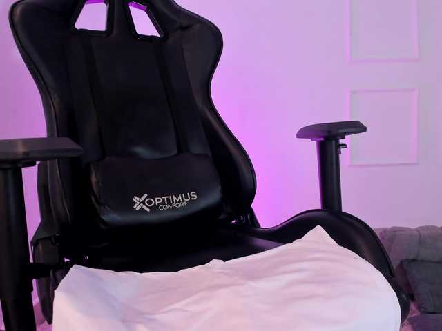 Freyaa25 live cam on BongaCams