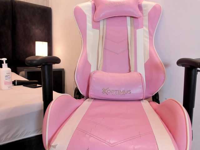 Freyaa25's BongaCams show and profile