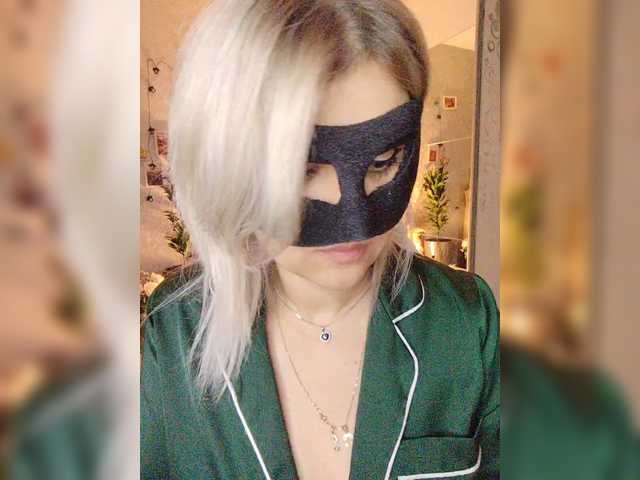 LOVEMENOW23 live cam on BongaCams