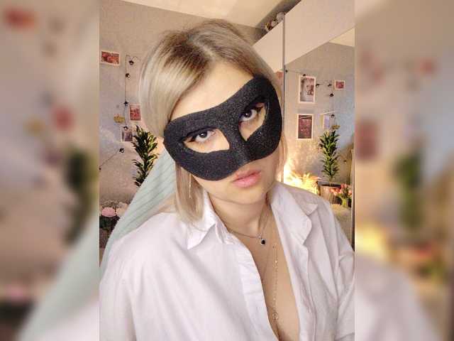 LOVEMENOW23, live now on BongaCams