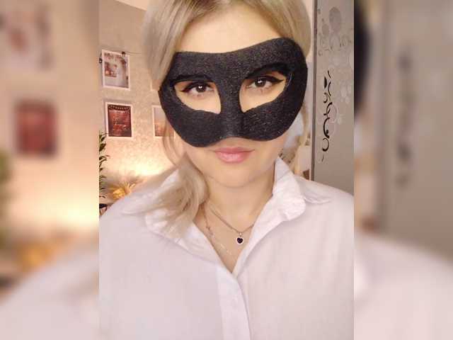 LOVEMENOW23 live cam on BongaCams
