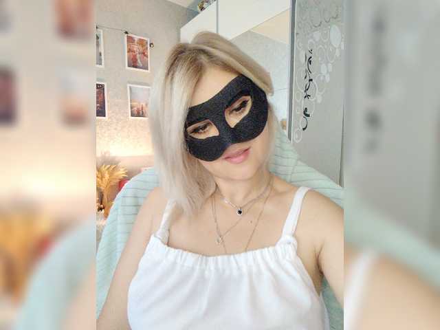 LOVEMENOW23 live cam on BongaCams