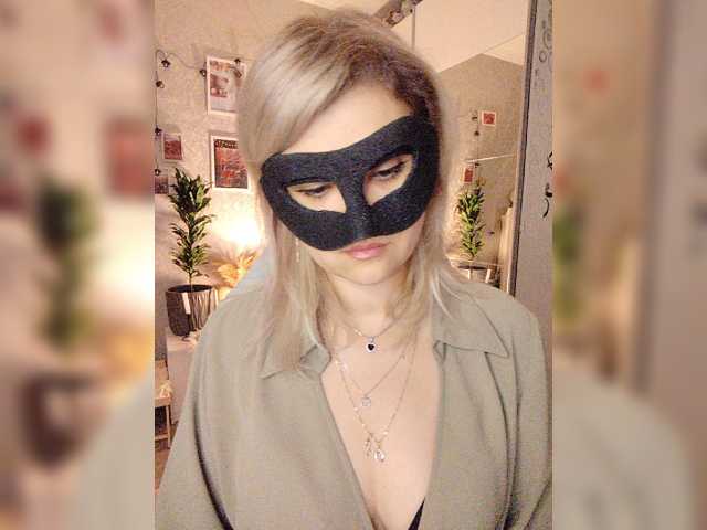 LOVEMENOW23 live cam on BongaCams