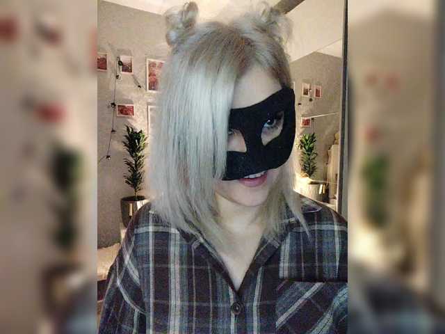 LOVEMENOW23 webcam model