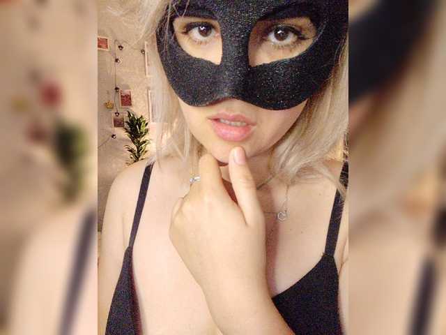 LOVEMENOW23, live now on BongaCams